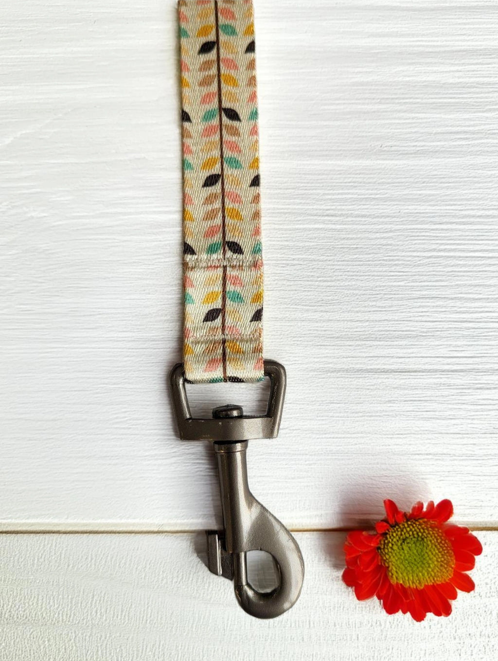 Thunder Tails Elite Nylon Printed Leash- Beige Leaves